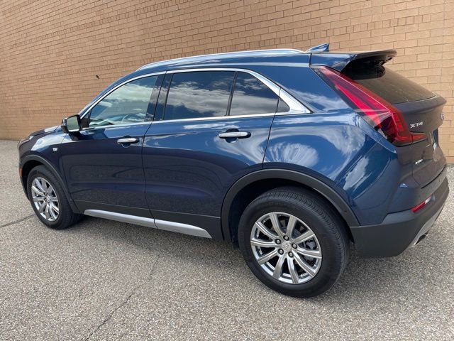 Used 2021 Cadillac XT4 Premium Luxury w/ Enhanced Visibility Package AWD/4WD image 4
