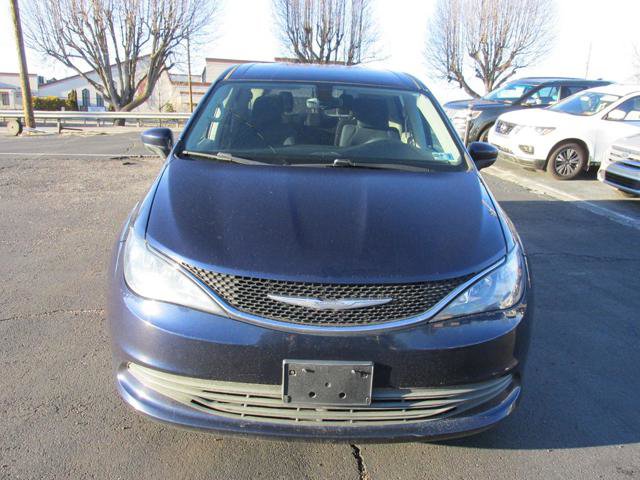 Used 2017 Chrysler Pacifica Touring w/ Tire & Wheel Group FWD image 2