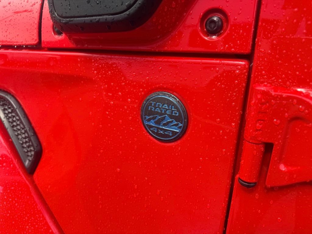 Used 2025 Jeep Wrangler Unlimited Sahara w/ Safety Group AWD/4WD image 12
