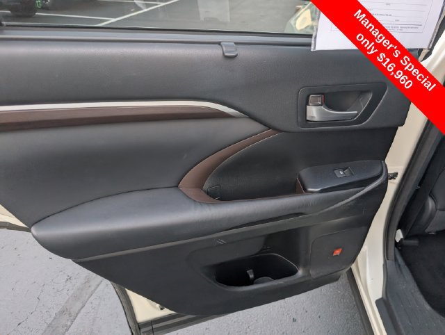 Used 2015 Toyota Highlander Limited Platinum AWD/4WD image 14
