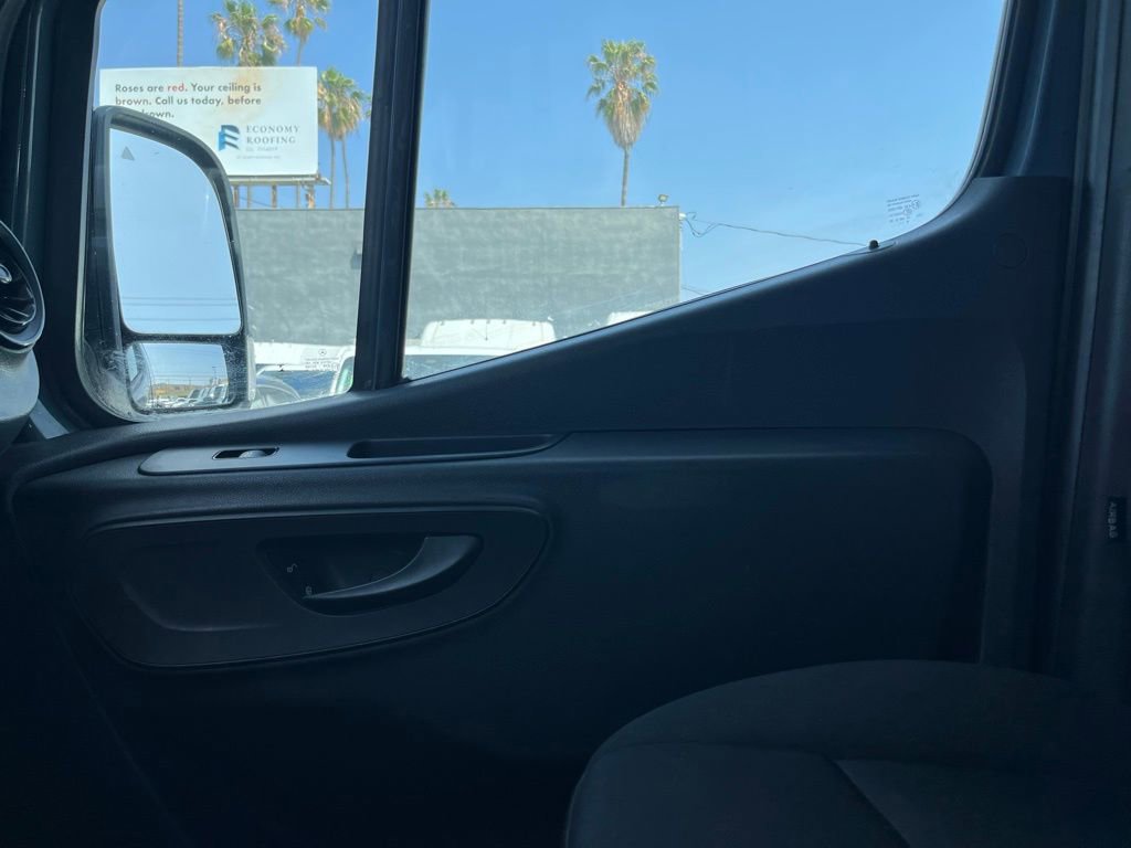 Used 2019 Mercedes-Benz Sprinter 144 image 17
