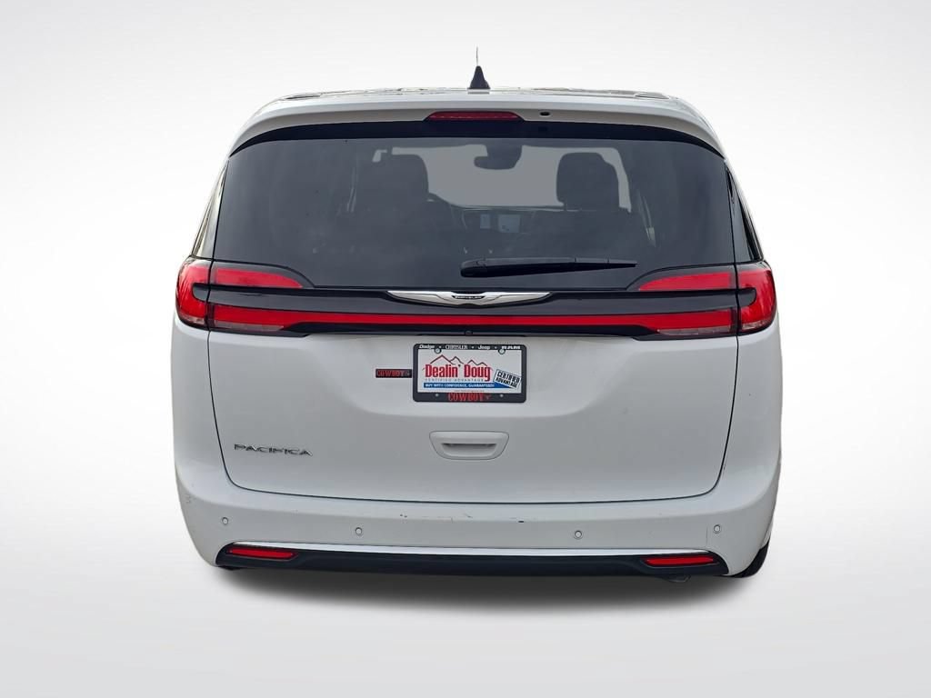 Used 2024 Chrysler Pacifica Touring-L FWD image 4