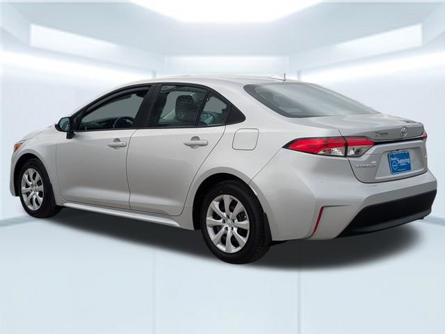 Used 2026 Toyota Corolla LE FWD image 4