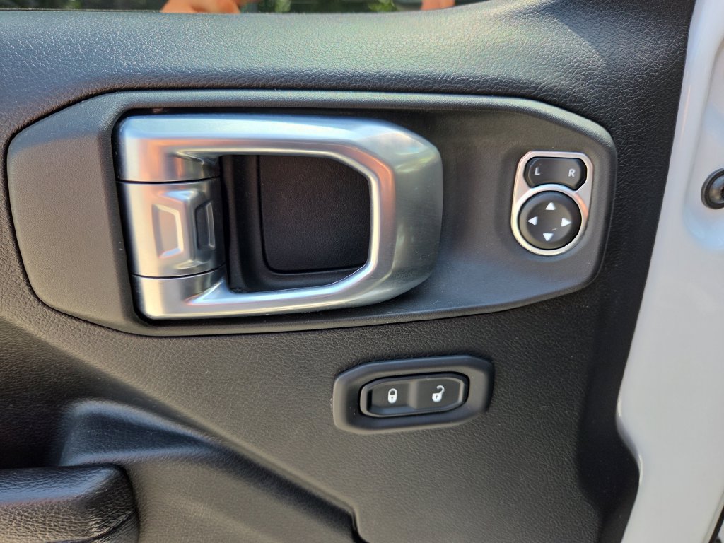 Used 2021 Jeep Wrangler Rubicon w/ Cold Weather Group AWD/4WD image 27