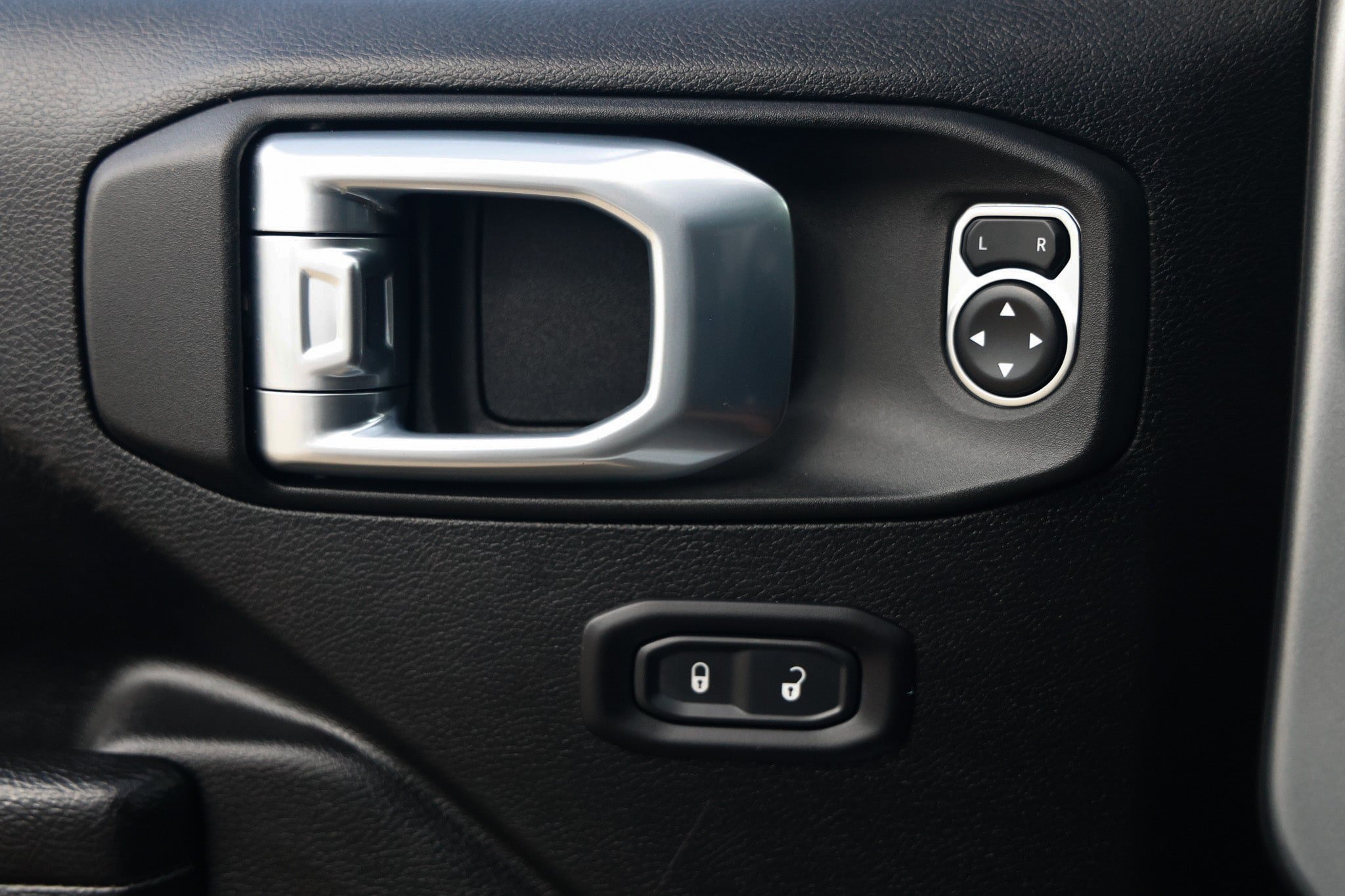 Used 2022 Jeep Wrangler Sport AWD/4WD image 45