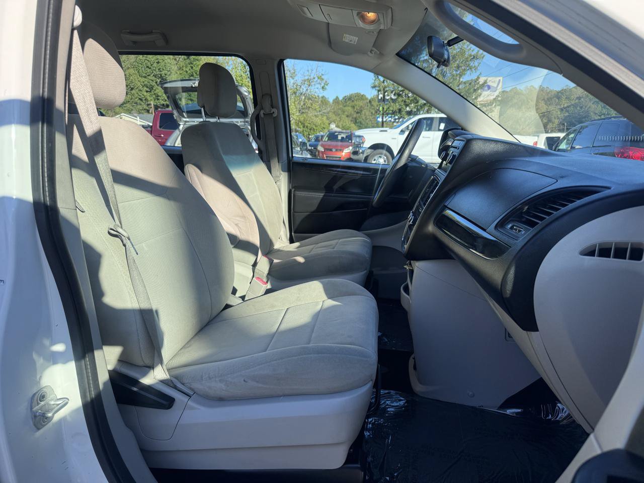 Used 2012 Dodge Grand Caravan American Value Package FWD image 14