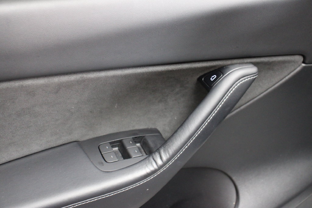 Used 2022 Tesla Model Y Long Range AWD/4WD image 21