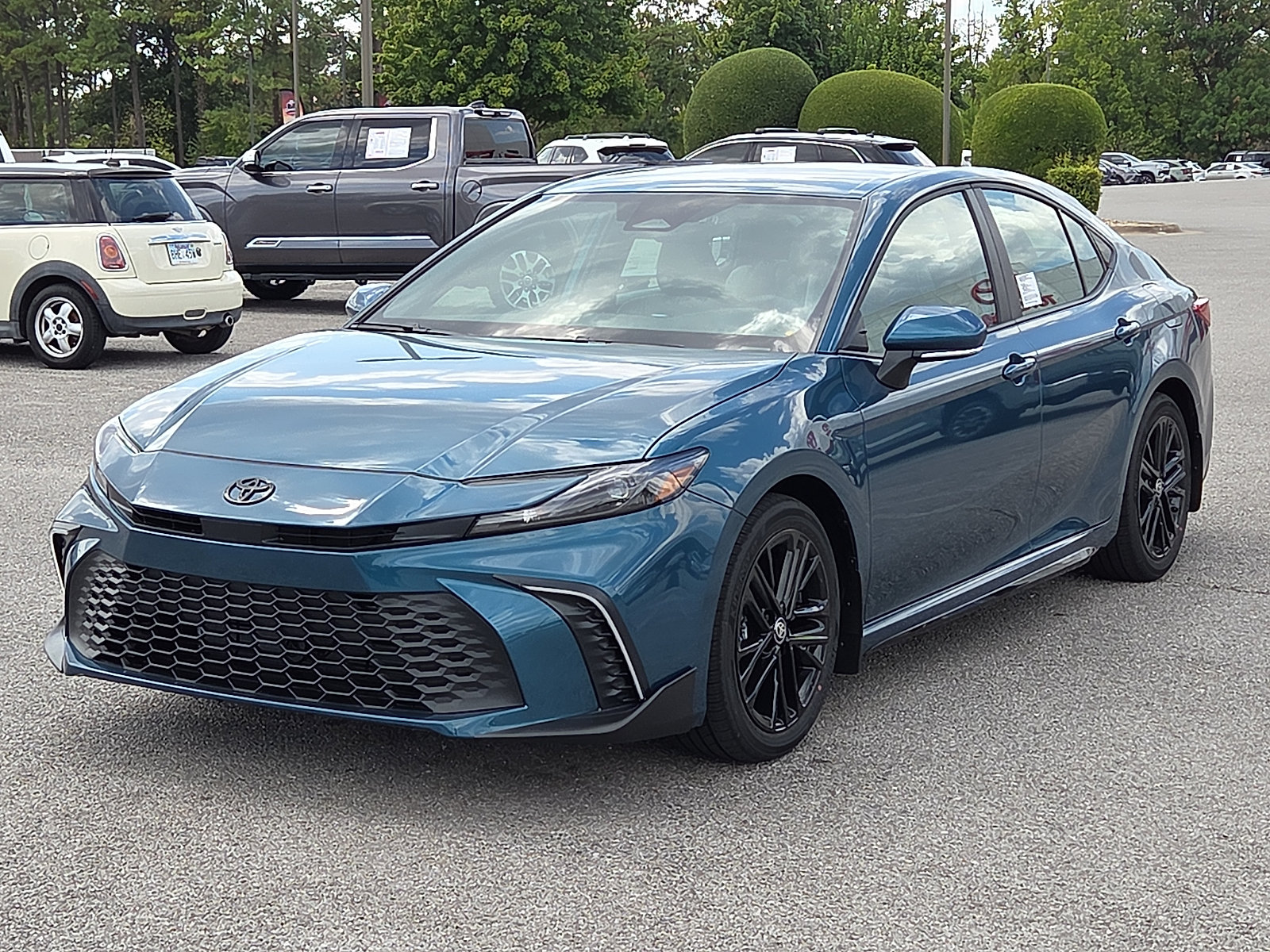 New 2026 Toyota Camry SE FWD image 2