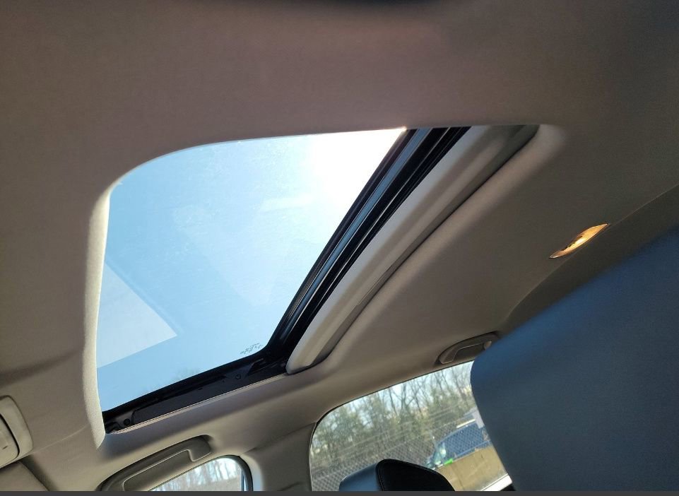 Used 2020 Honda CR-V Touring image 2