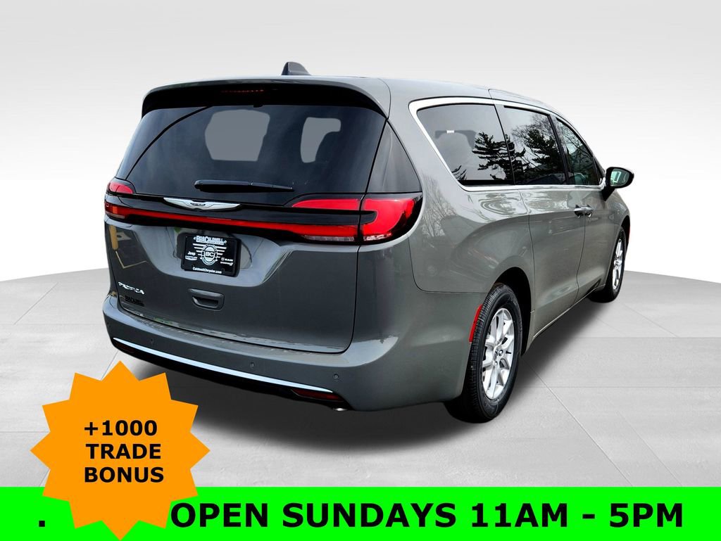 New 2025 Chrysler Pacifica Select image 7