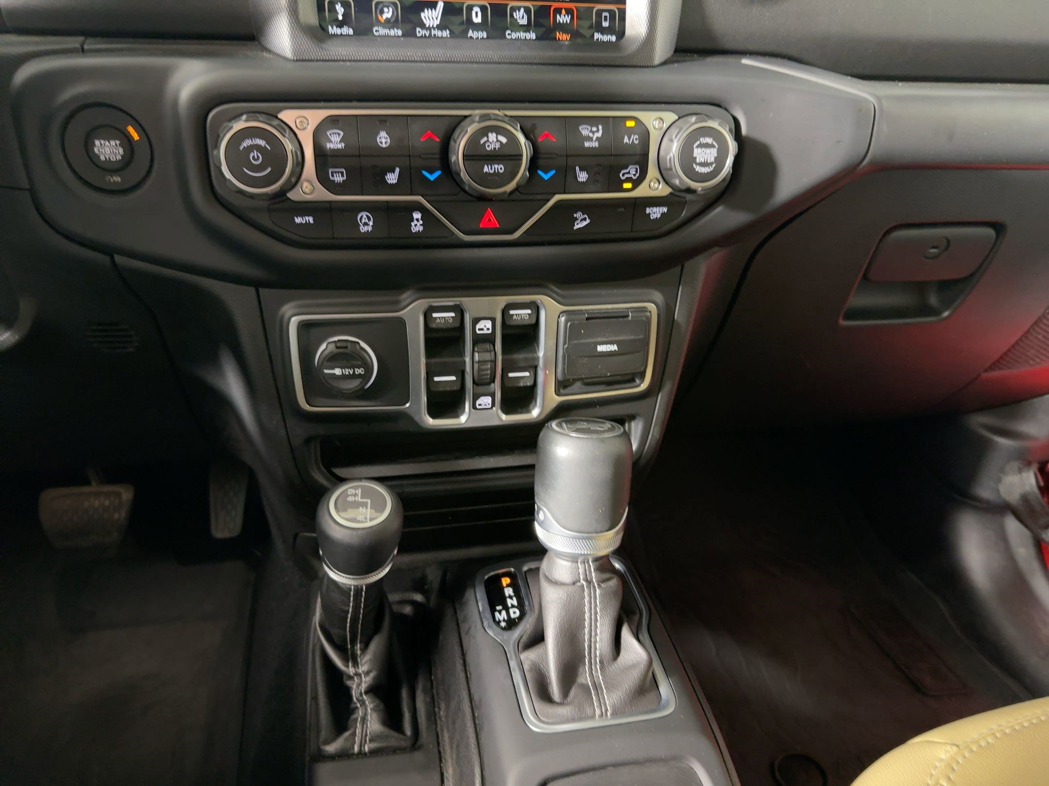 Used 2018 Jeep Wrangler Unlimited Sahara image 25