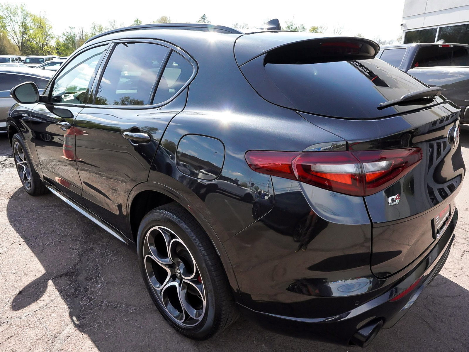 Used 2022 Alfa Romeo Stelvio Veloce AWD/4WD image 4