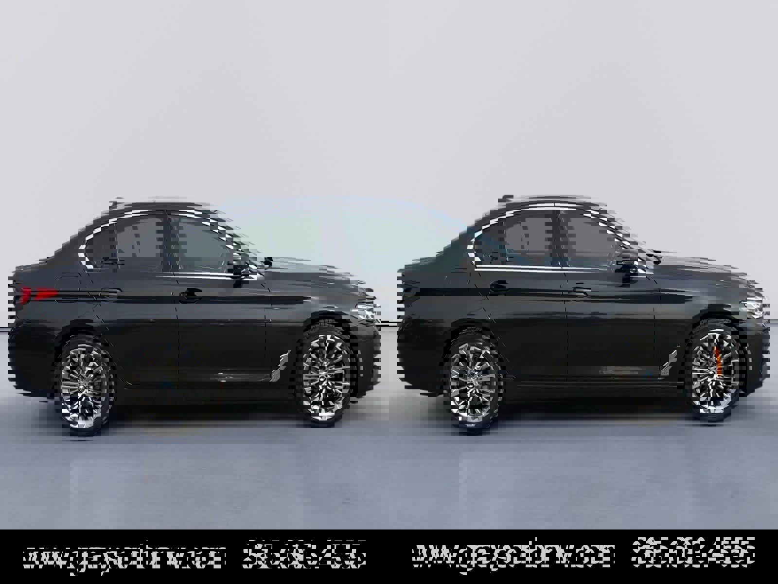 Used 2022 BMW 530i xDrive w/ Premium Package image 2