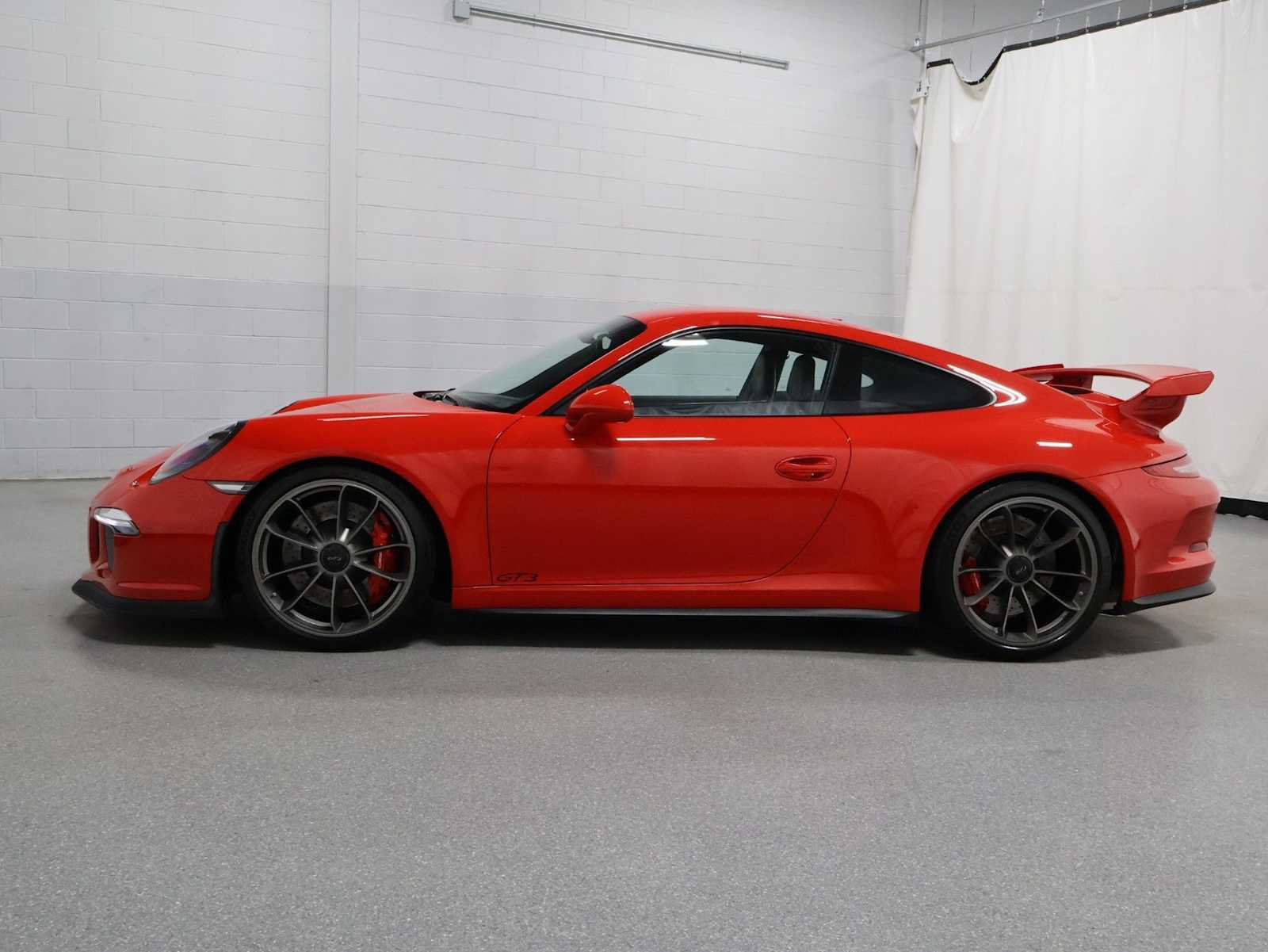 Used 2015 Porsche 911 GT3 RWD image 2