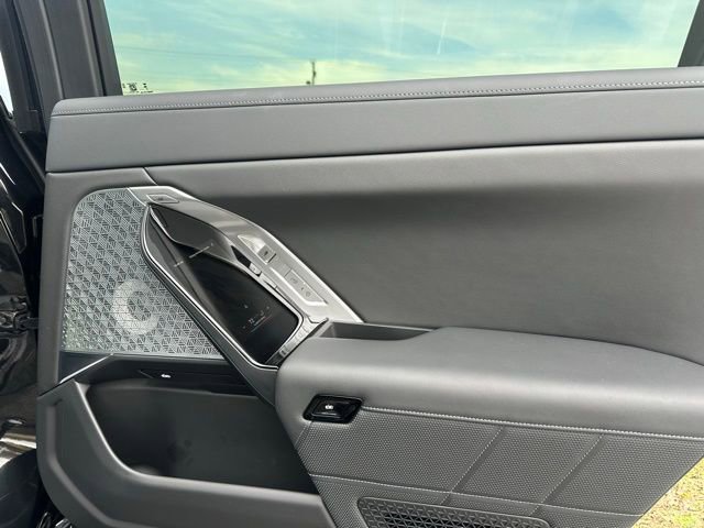 Used 2024 BMW 760i xDrive w/ Executive Package image 23