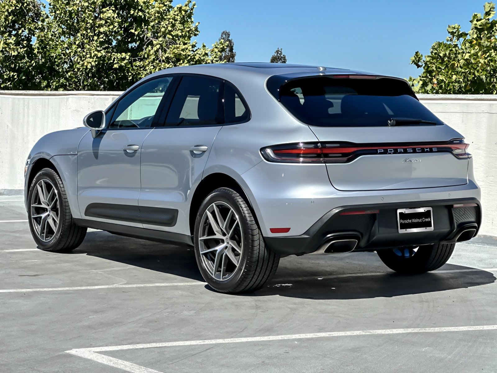 Certified 2026 Porsche Macan AWD/4WD image 4