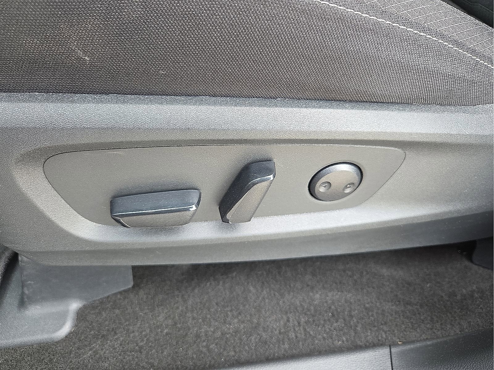 Used 2025 Nissan Pathfinder SV AWD/4WD image 15