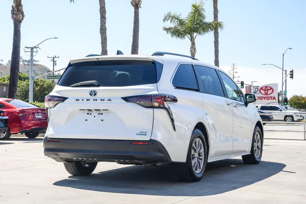 Used 2023 Toyota Sienna XLE FWD image 7