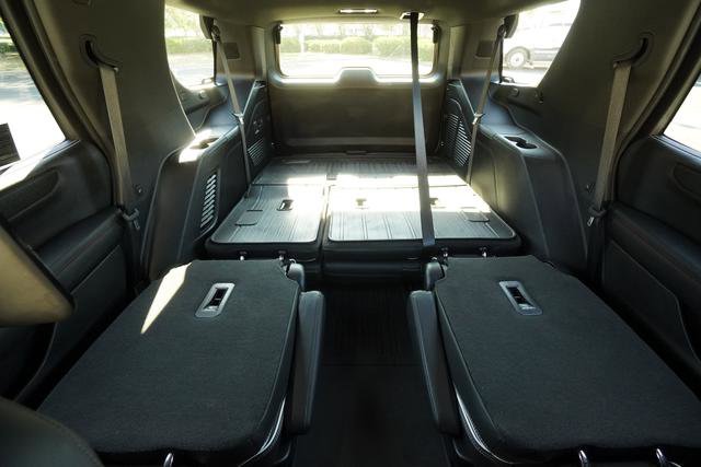 Used 2025 GMC Yukon AT4 Ultimate w/ LPO, Floor Liner Package AWD/4WD image 29