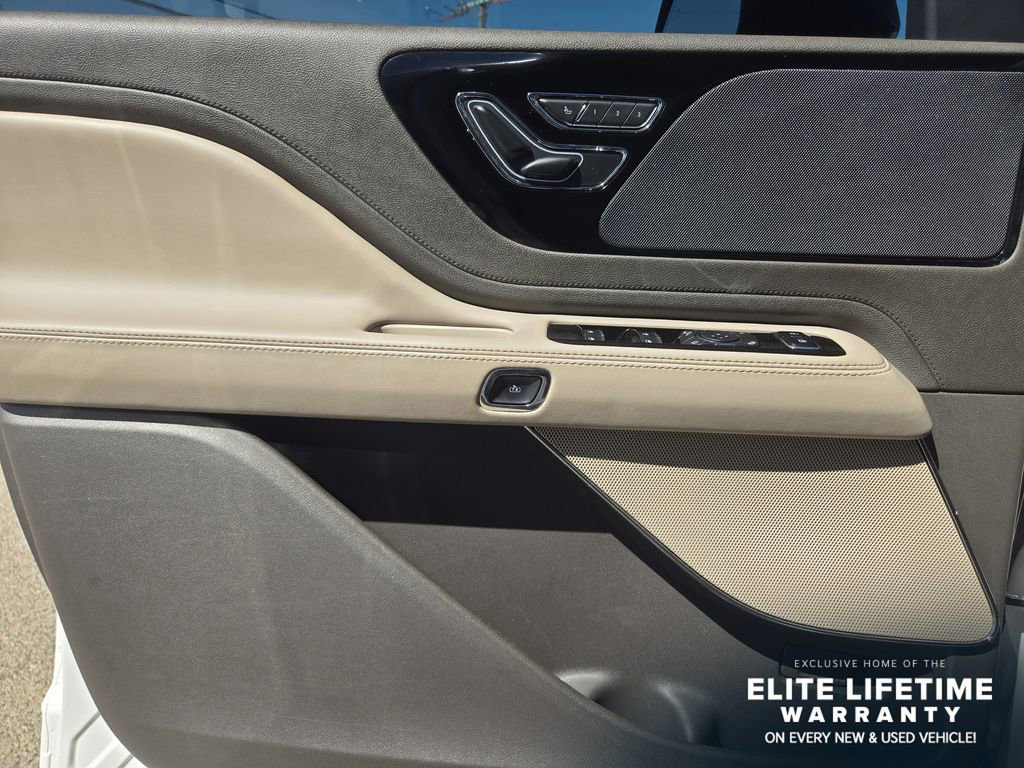 Used 2023 Lincoln Aviator AWD image 22