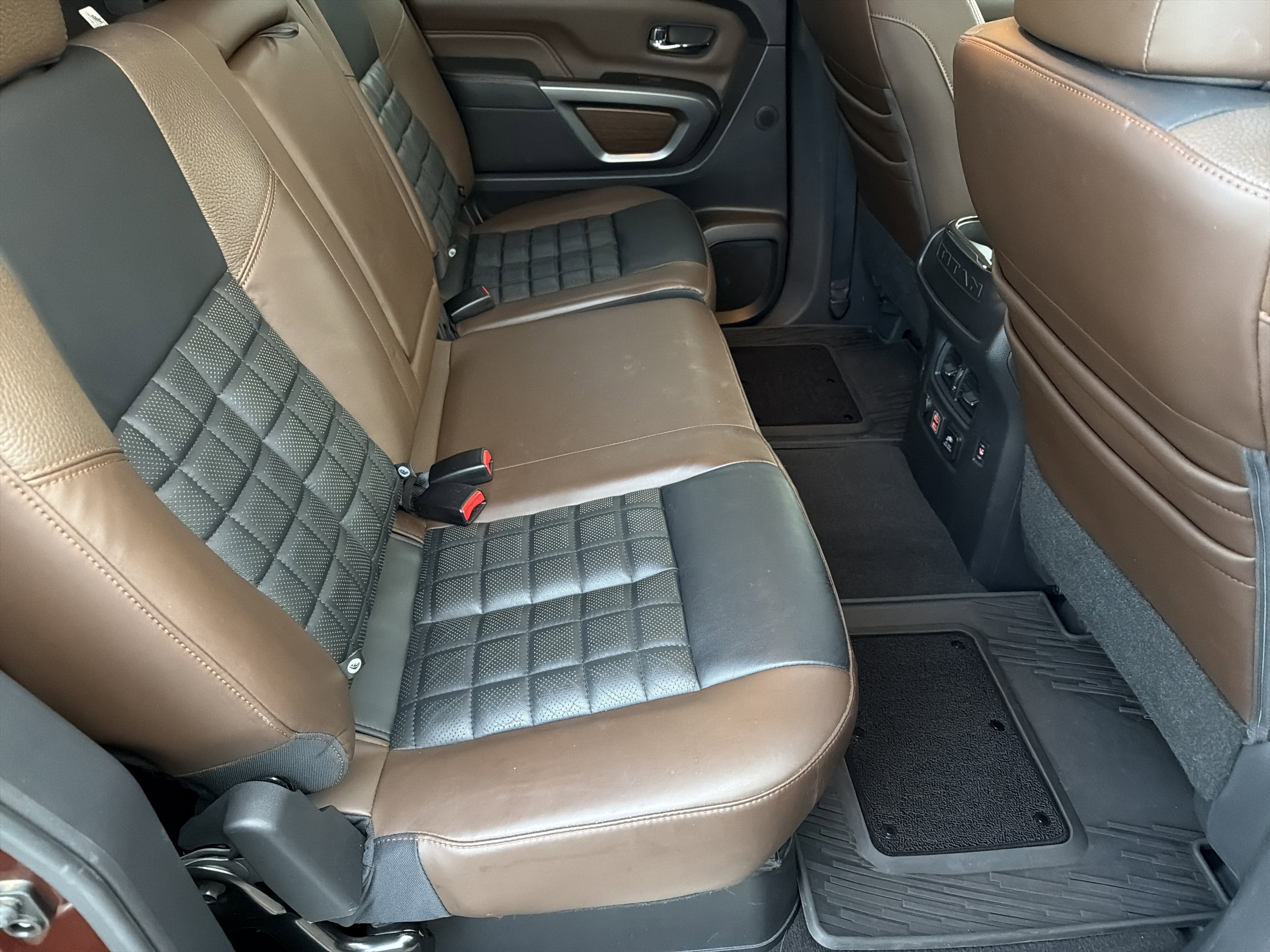 Used 2019 Nissan Titan Platinum Reserve w/ Platinum Utility Package image 16