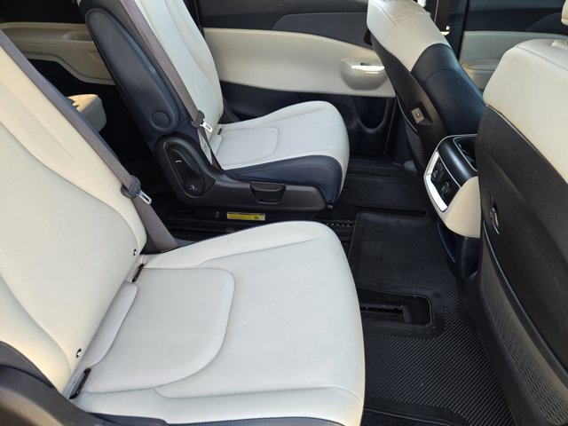 Used 2025 Kia Carnival SX FWD image 38