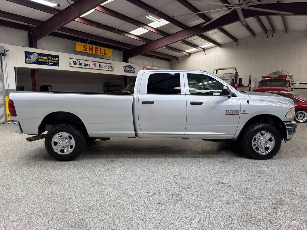 Used 2018 RAM 2500 Tradesman w/ Chrome Appearance Group AWD/4WD image 9
