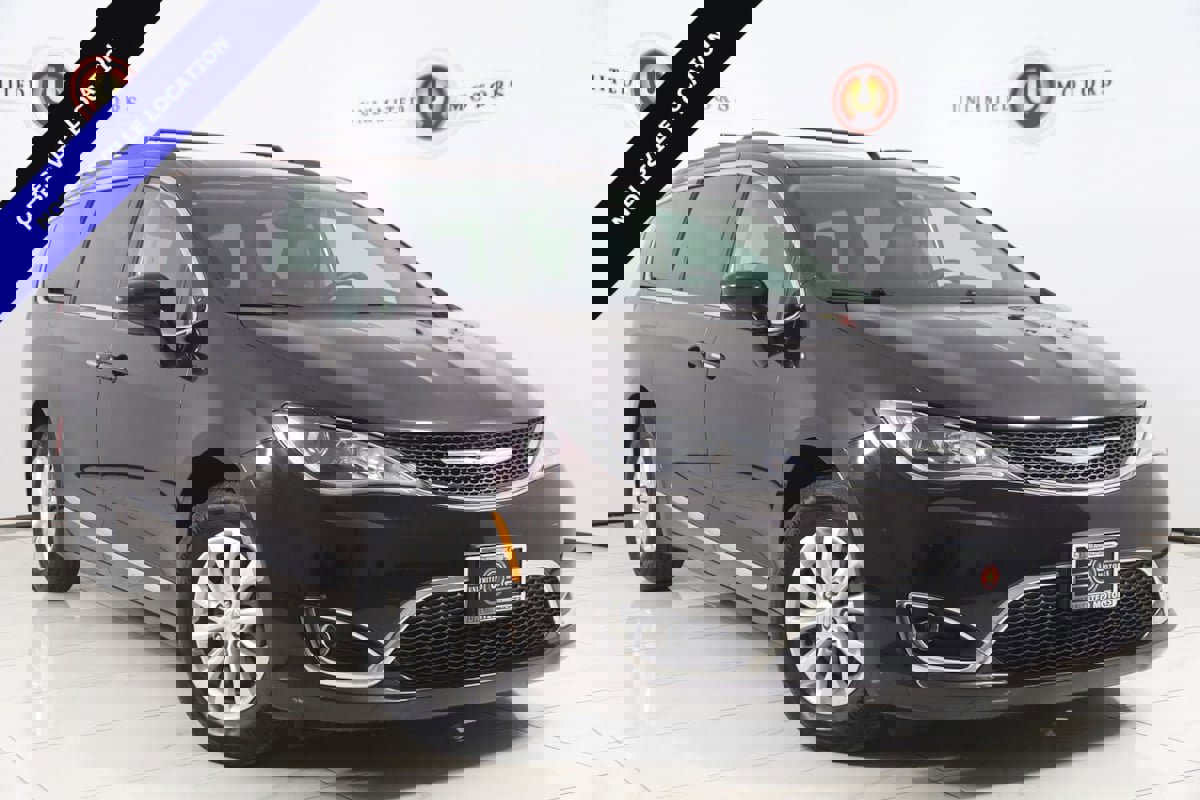 Used 2017 Chrysler Pacifica Touring-L image 1