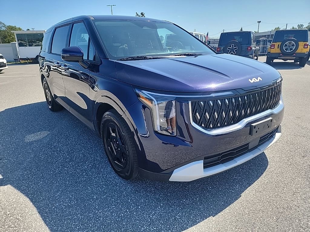 Used 2025 Kia Carnival image 3