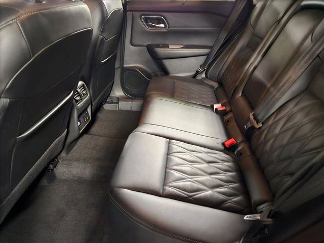 Used 2025 Nissan Rogue Platinum w/ Platinum Premium Package FWD image 17