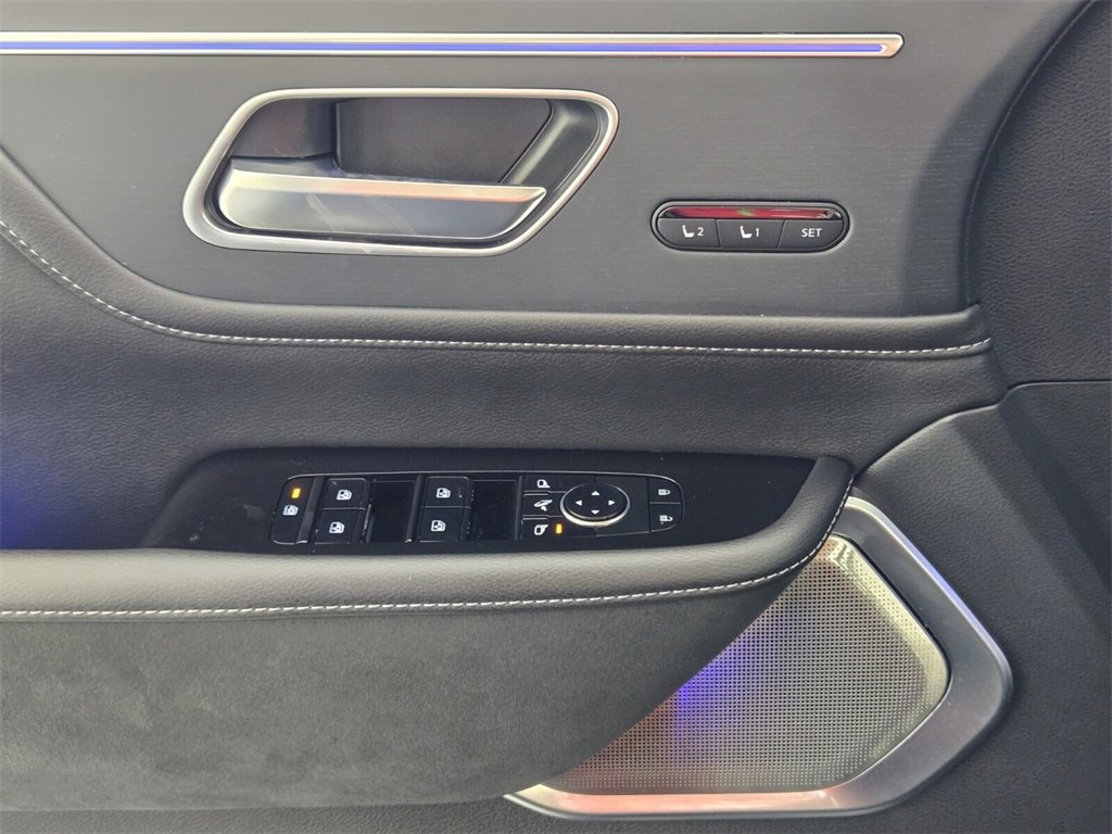 Used 2025 INFINITI QX80 Sensory image 28