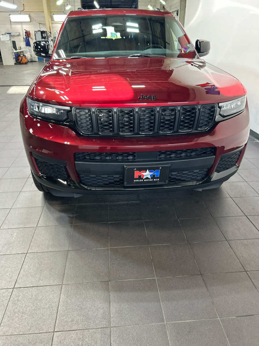 Used 2024 Jeep Grand Cherokee L Altitude AWD/4WD image 3