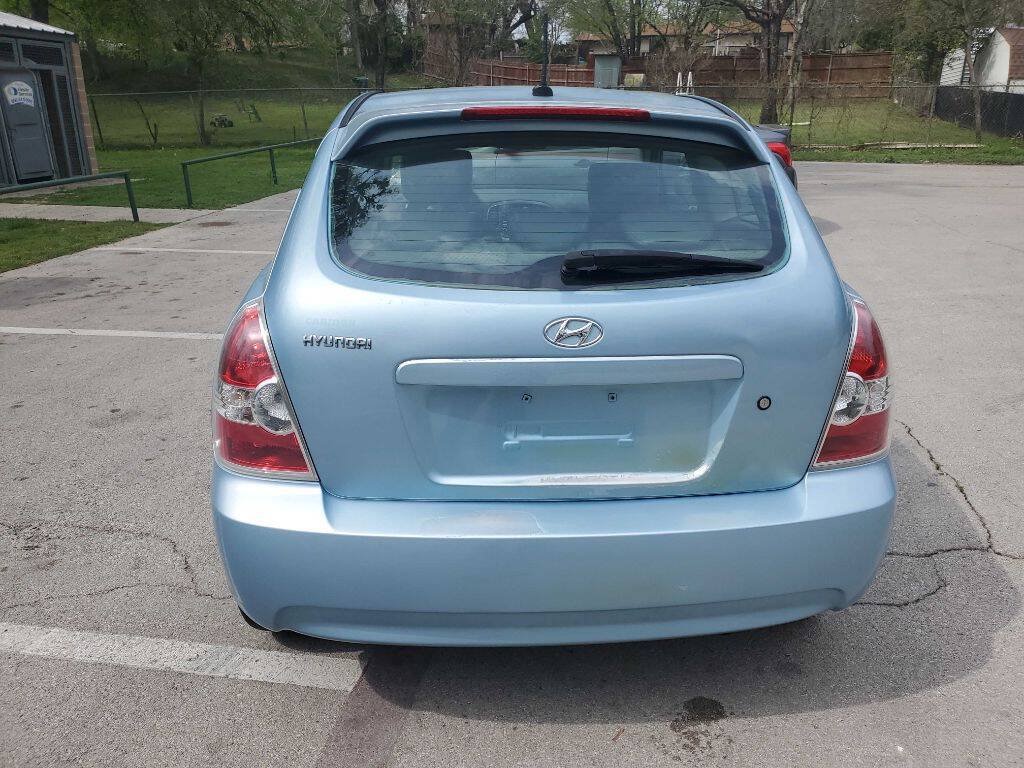 Used 2010 Hyundai Accent GS w/ Premium Pkg 3 FWD image 5