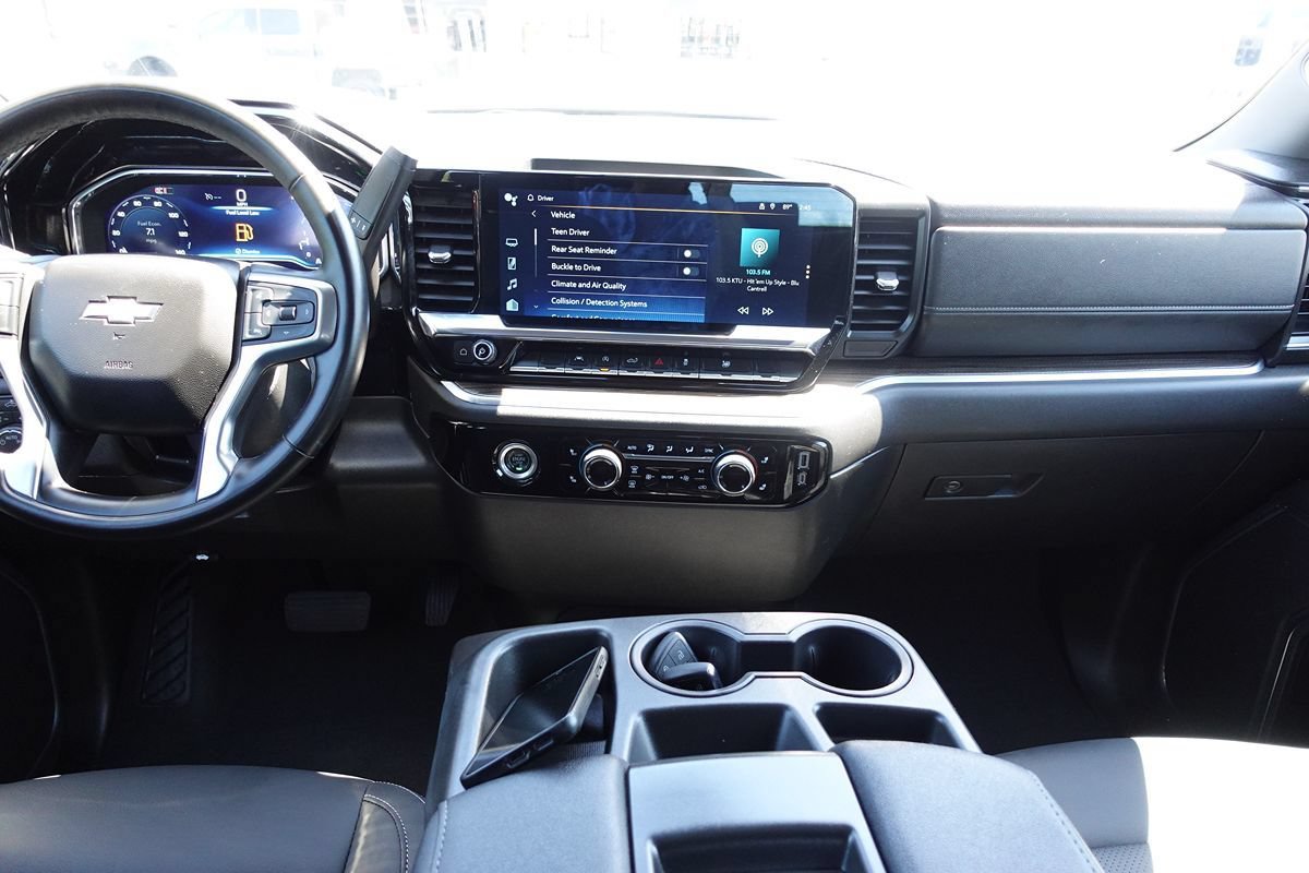 Used 2024 Chevrolet Silverado 1500 LT AWD/4WD image 40