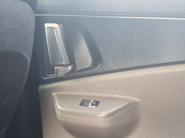 Used 2025 Kia Carnival FWD image 27