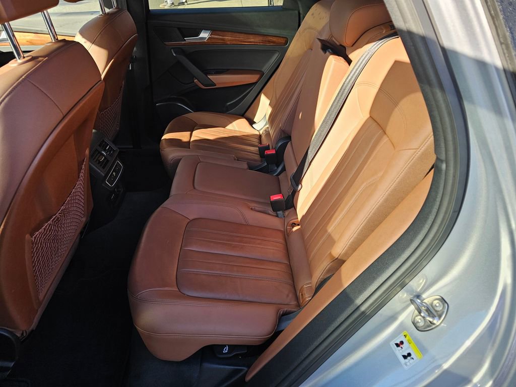 Used 2022 Audi Q5 2.0T Premium w/ Convenience Package AWD/4WD image 10