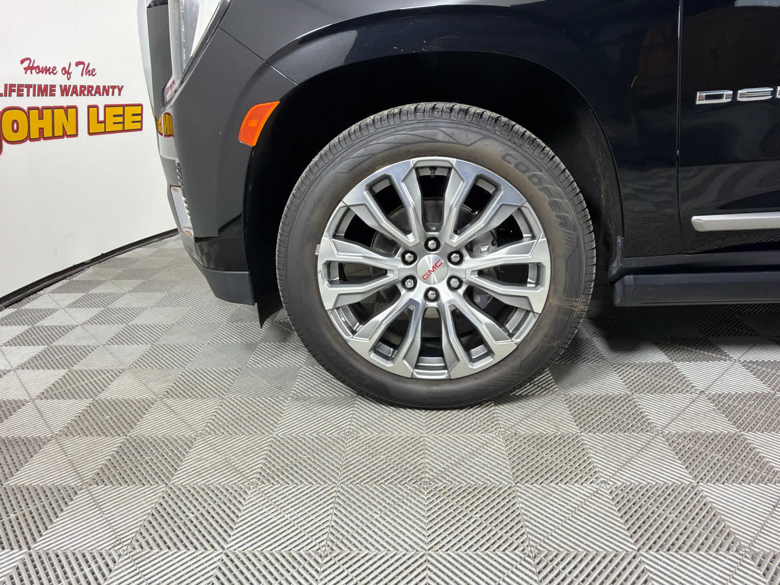 Used 2023 GMC Yukon Denali AWD/4WD image 10