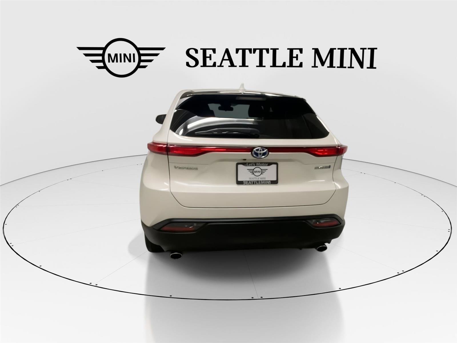Used 2021 Toyota Venza LE w/ Carpet Mat Package (TMS) AWD/4WD image 9