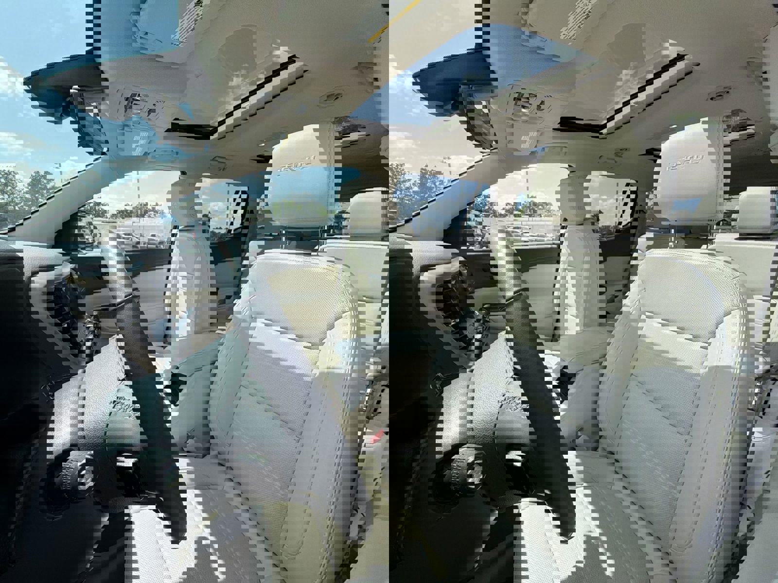 Used 2023 GMC Acadia Denali w/ Denali Technology Package image 28