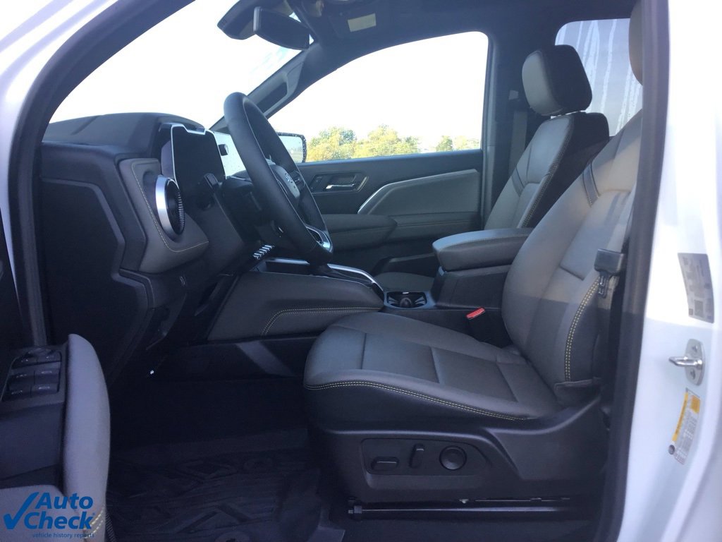 Used 2025 Chevrolet Colorado ZR2 w/ Technology Package image 27