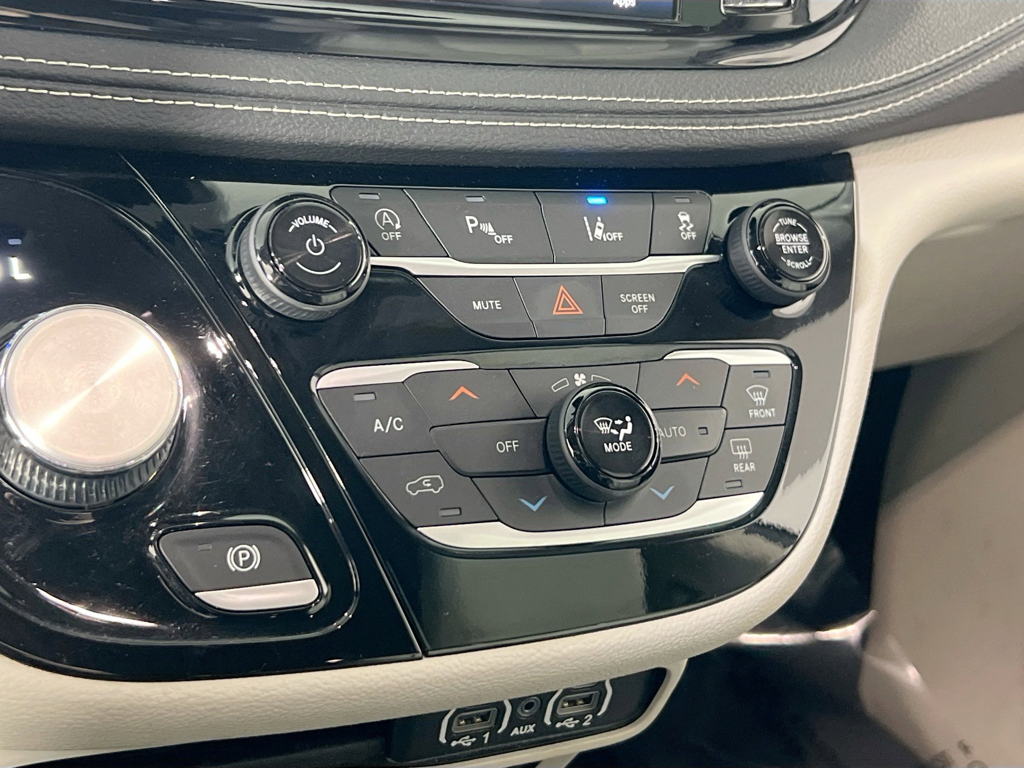 Used 2021 Chrysler Pacifica Touring-L image 15