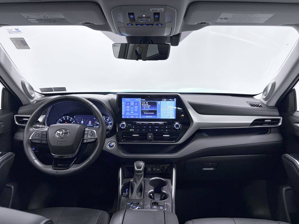 Used 2020 Toyota Highlander Platinum AWD/4WD image 2