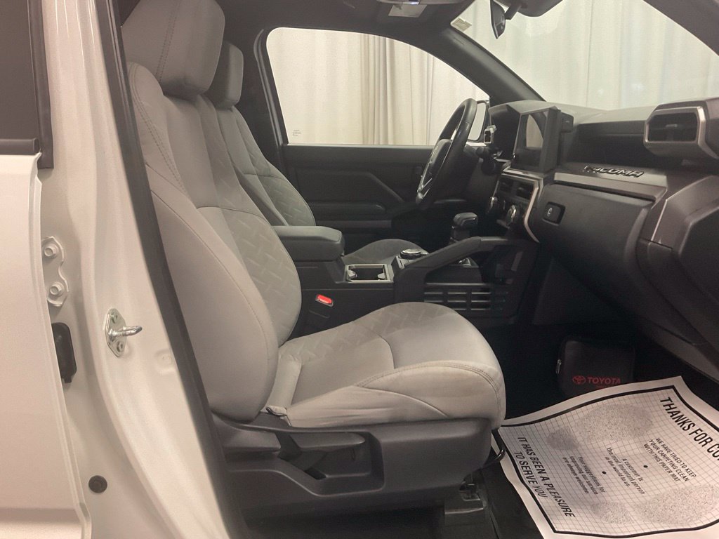 Used 2025 Toyota Tacoma SR5 AWD/4WD image 27