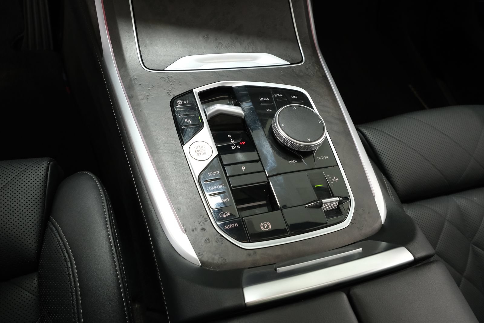 Used 2024 BMW X7 xDrive40i w/ Premium Package AWD/4WD image 22