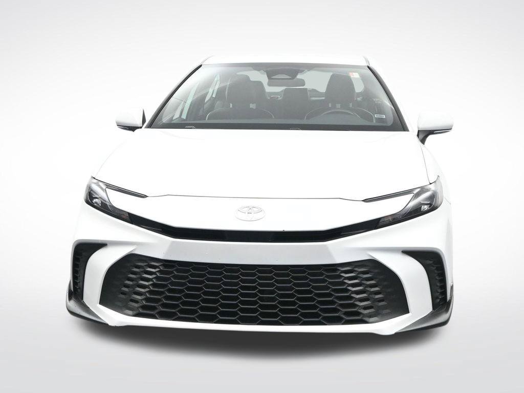 Used 2025 Toyota Camry SE FWD image 2