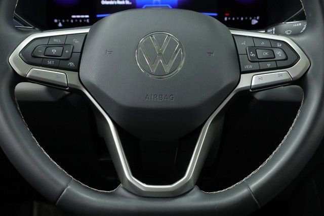 Certified 2022 Volkswagen Taos SE w/ Panoramic Sunroof Package image 14