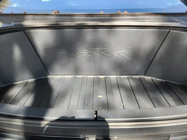 Used 2024 Tesla Cybertruck AWD Crew Cab image 32