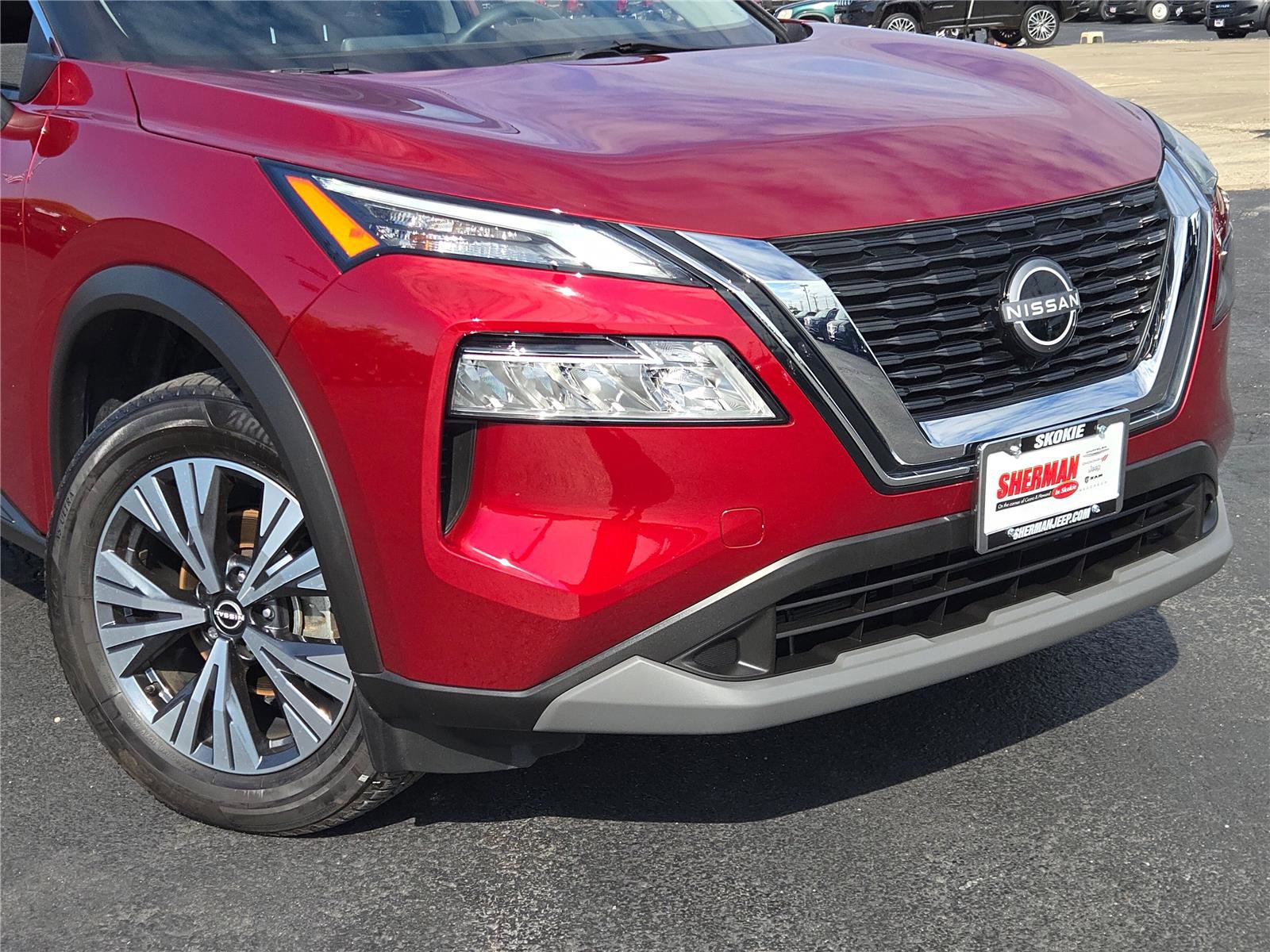 Used 2023 Nissan Rogue SV image 2