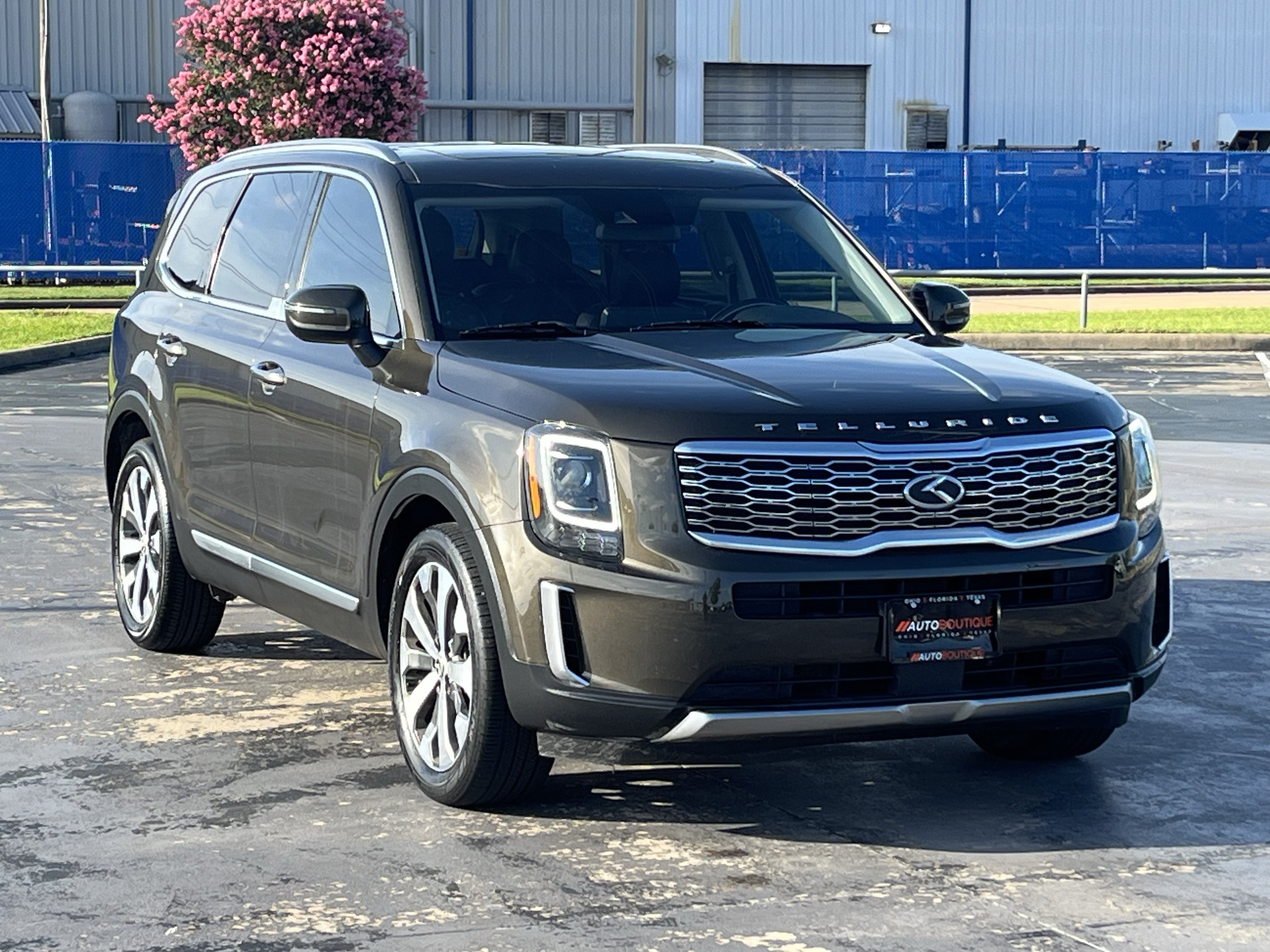 Used 2021 Kia Telluride S AWD/4WD image 3