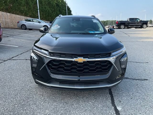Used 2026 Chevrolet Trax LT FWD image 2